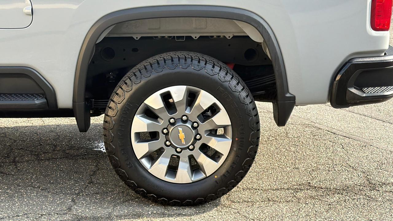 Chevrolet Silverado 2500HD 4WD Crew Cab 159" Custom 2025