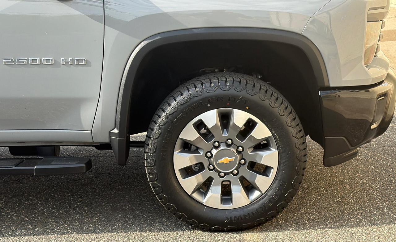 Chevrolet Silverado 2500HD 4WD Crew Cab 159" Custom 2025