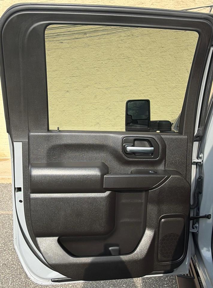 Chevrolet Silverado 2500HD 4WD Crew Cab 159" Custom 2025