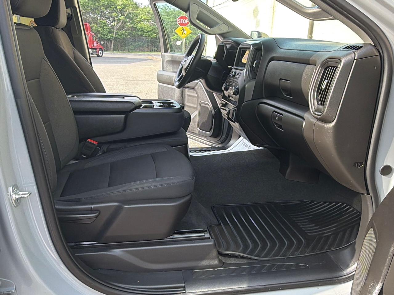 Chevrolet Silverado 2500HD 4WD Crew Cab 159" Custom 2025