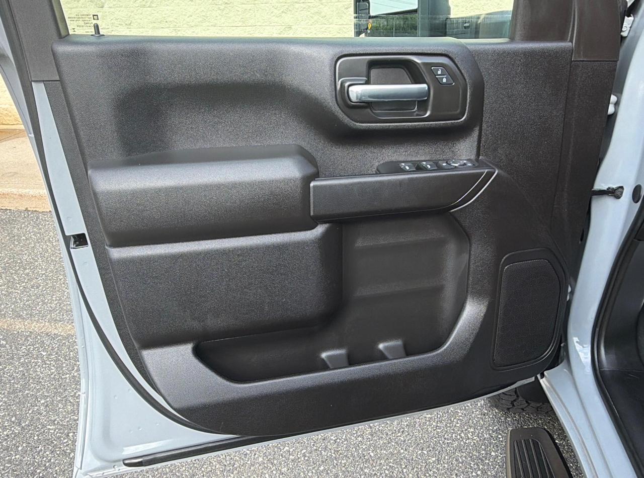 Chevrolet Silverado 2500HD 4WD Crew Cab 159" Custom 2025