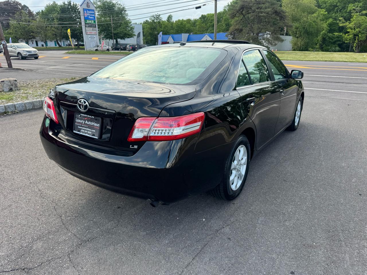 Toyota Camry 4dr Sdn I4 Man LE (Natl) 2011