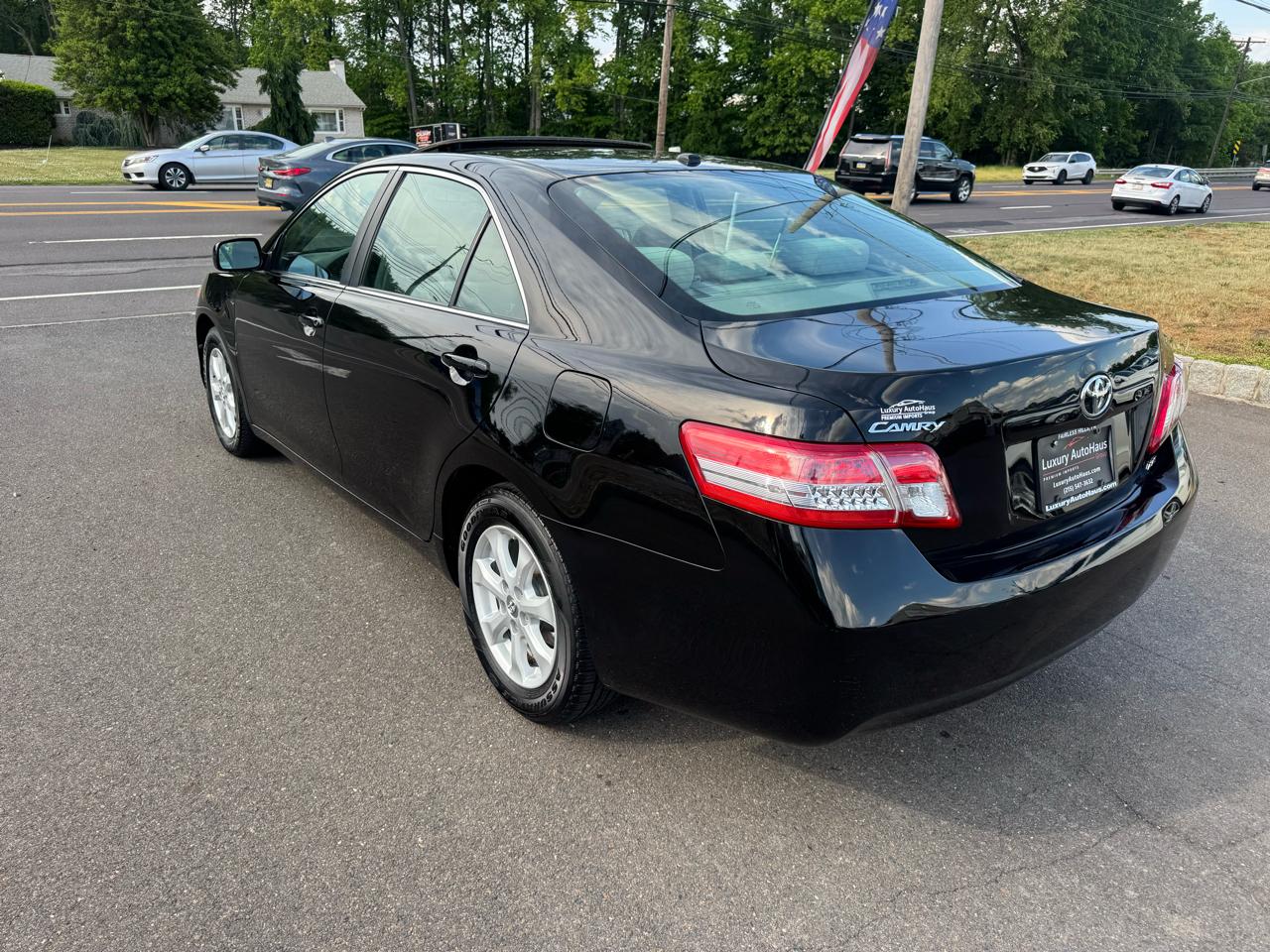 Toyota Camry 4dr Sdn I4 Man LE (Natl) 2011