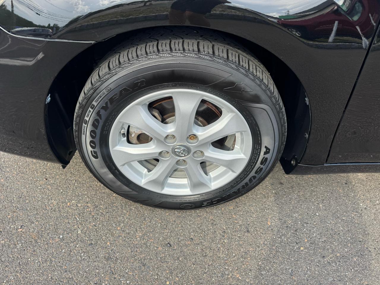Toyota Camry 4dr Sdn I4 Man LE (Natl) 2011