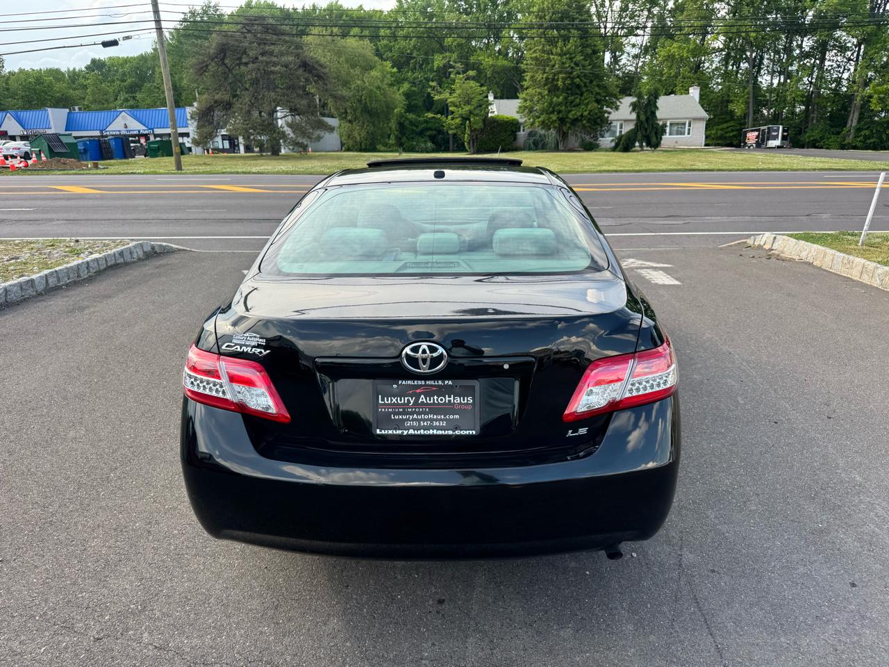 Toyota Camry 4dr Sdn I4 Man LE (Natl) 2011