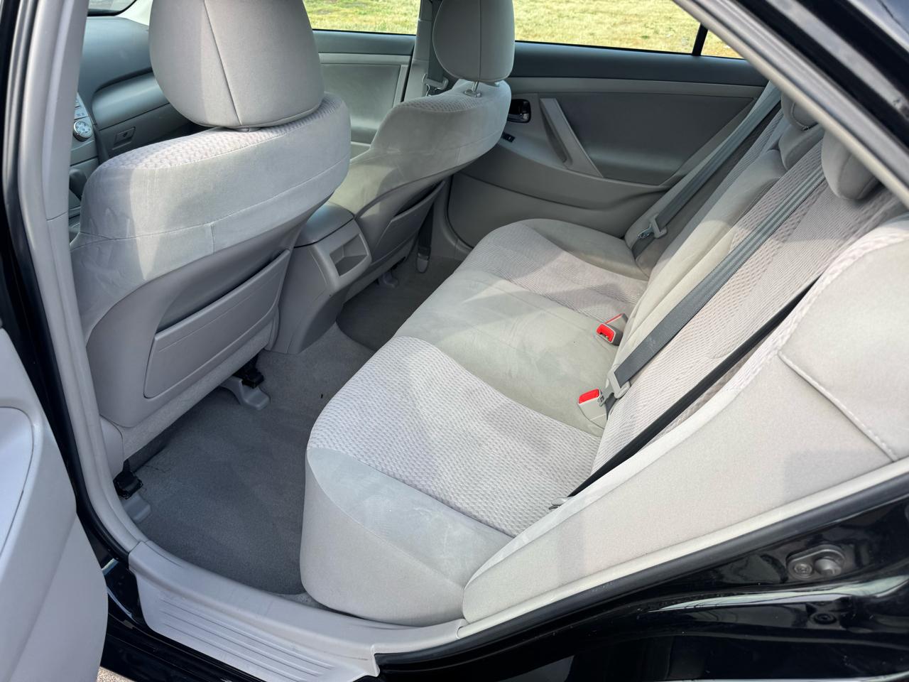 Toyota Camry 4dr Sdn I4 Man LE (Natl) 2011