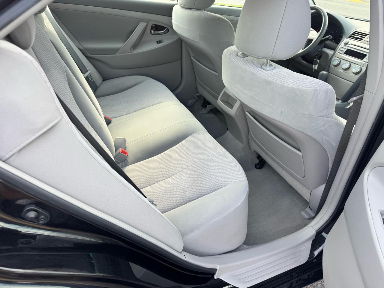 Toyota Camry 4dr Sdn I4 Man LE (Natl) 2011
