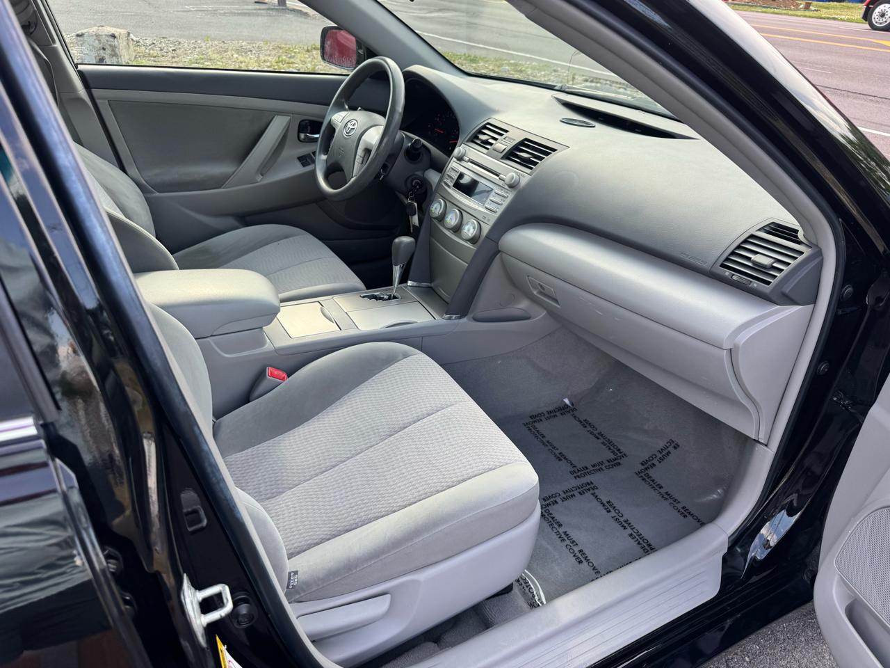 Toyota Camry 4dr Sdn I4 Man LE (Natl) 2011
