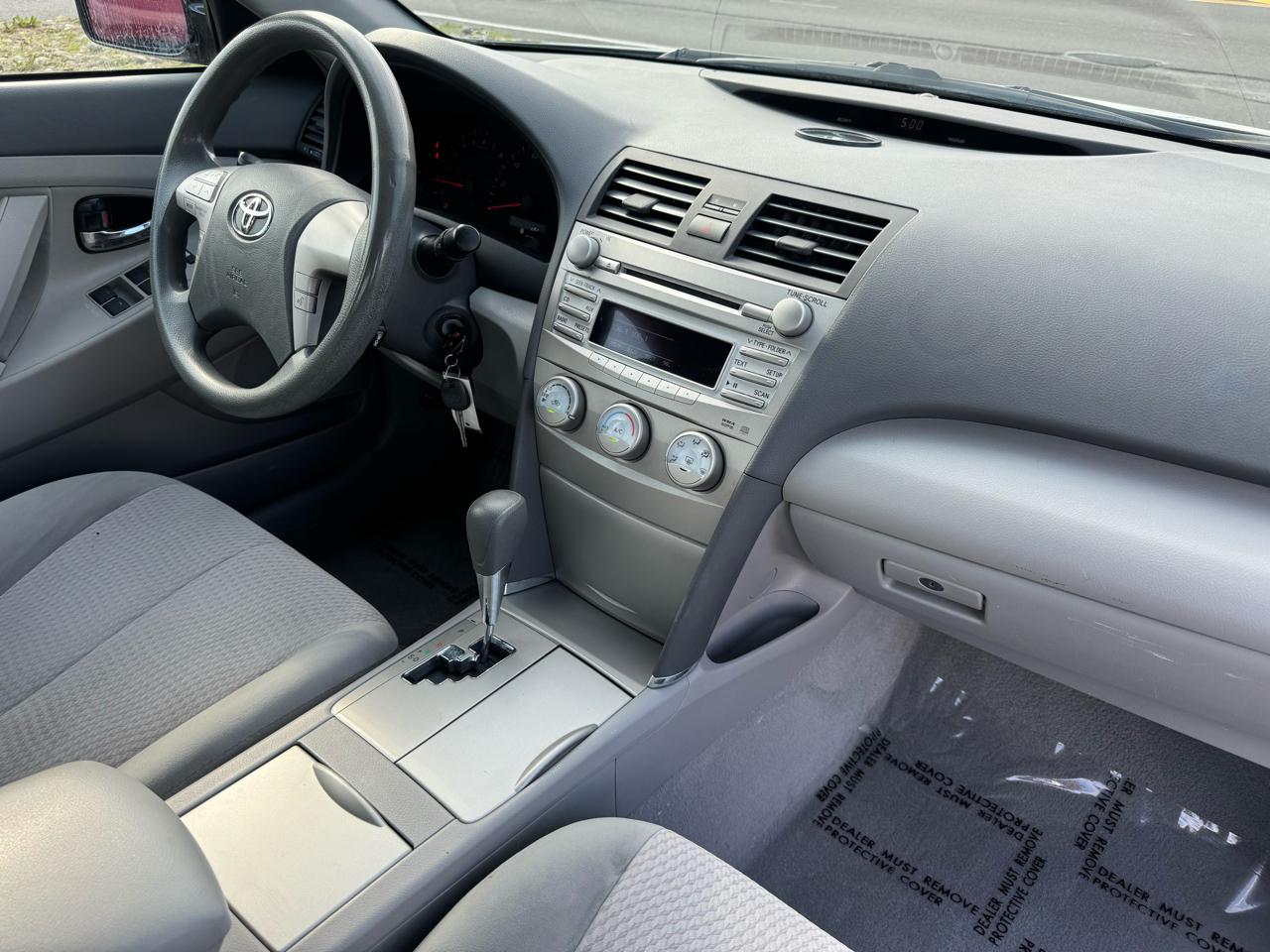 Toyota Camry 4dr Sdn I4 Man LE (Natl) 2011