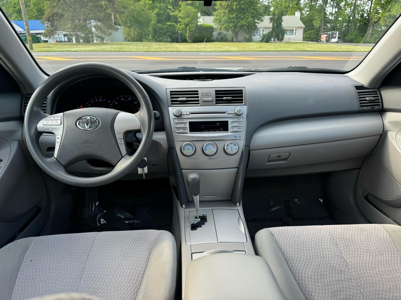 Toyota Camry 4dr Sdn I4 Man LE (Natl) 2011