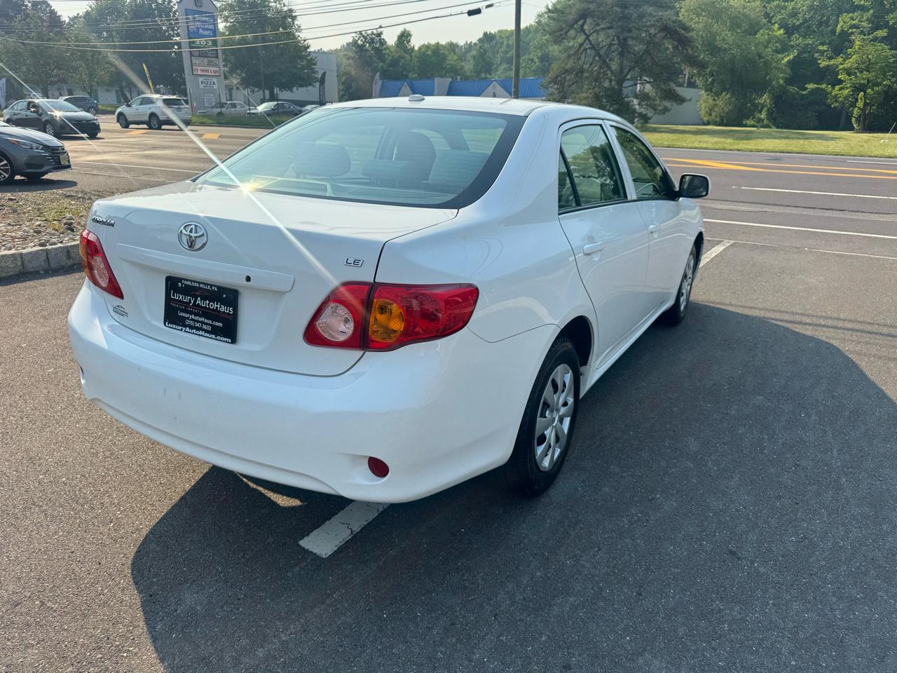 Toyota Corolla 4dr Sdn Auto LE (Natl) 2010