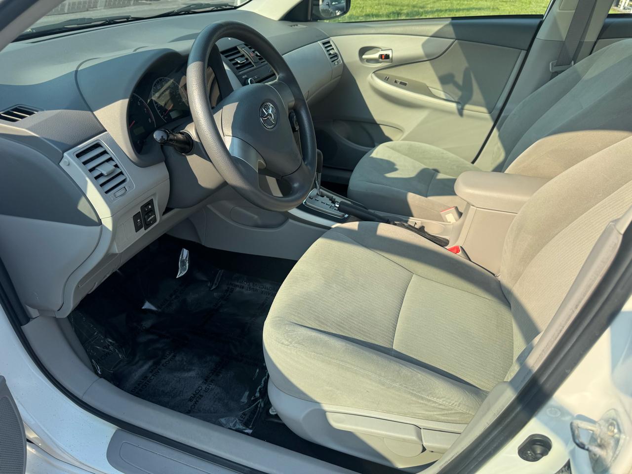 Toyota Corolla 4dr Sdn Auto LE (Natl) 2010