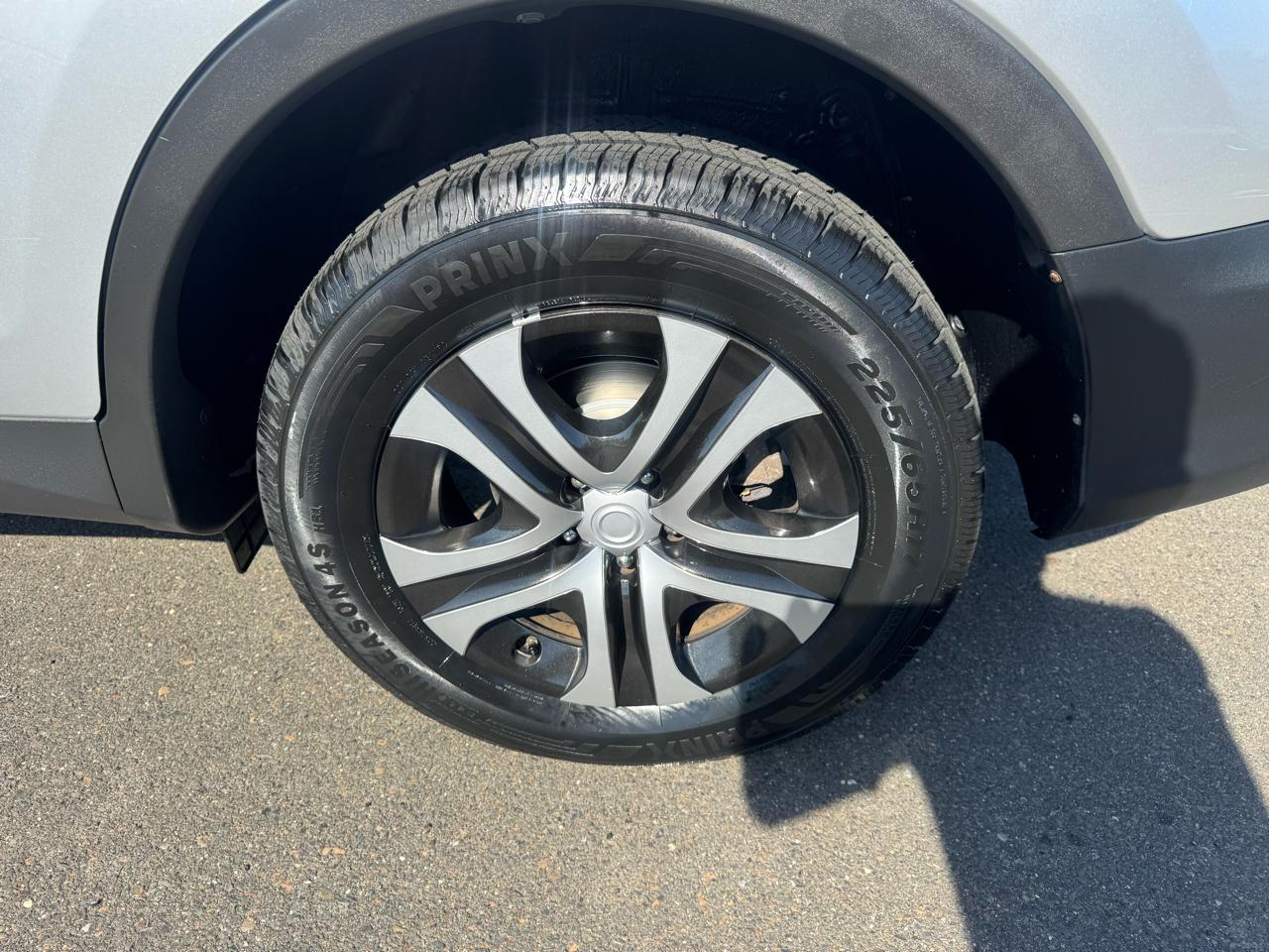 Toyota RAV4 AWD 4dr LE (Natl) 2015