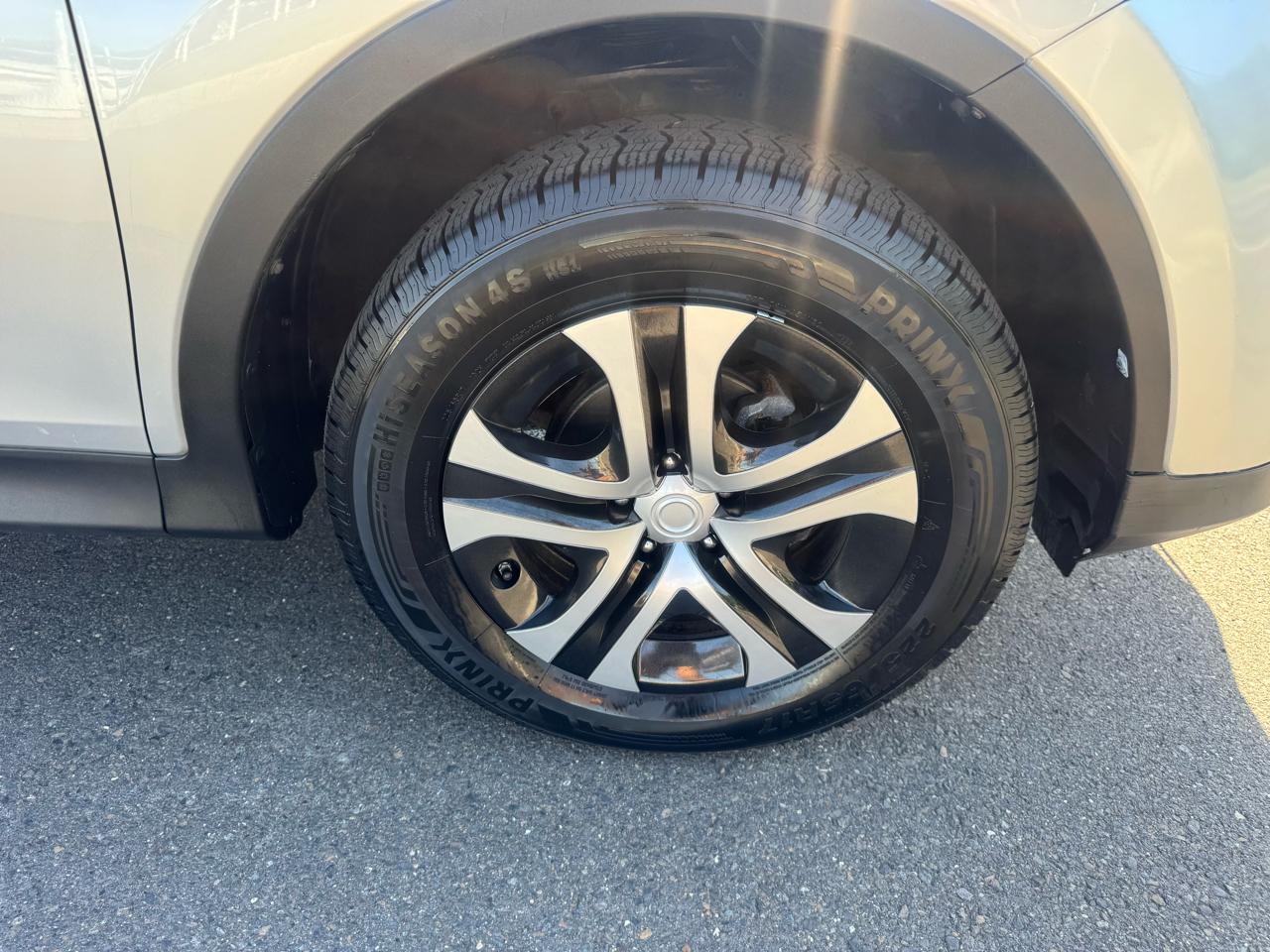 Toyota RAV4 AWD 4dr LE (Natl) 2015