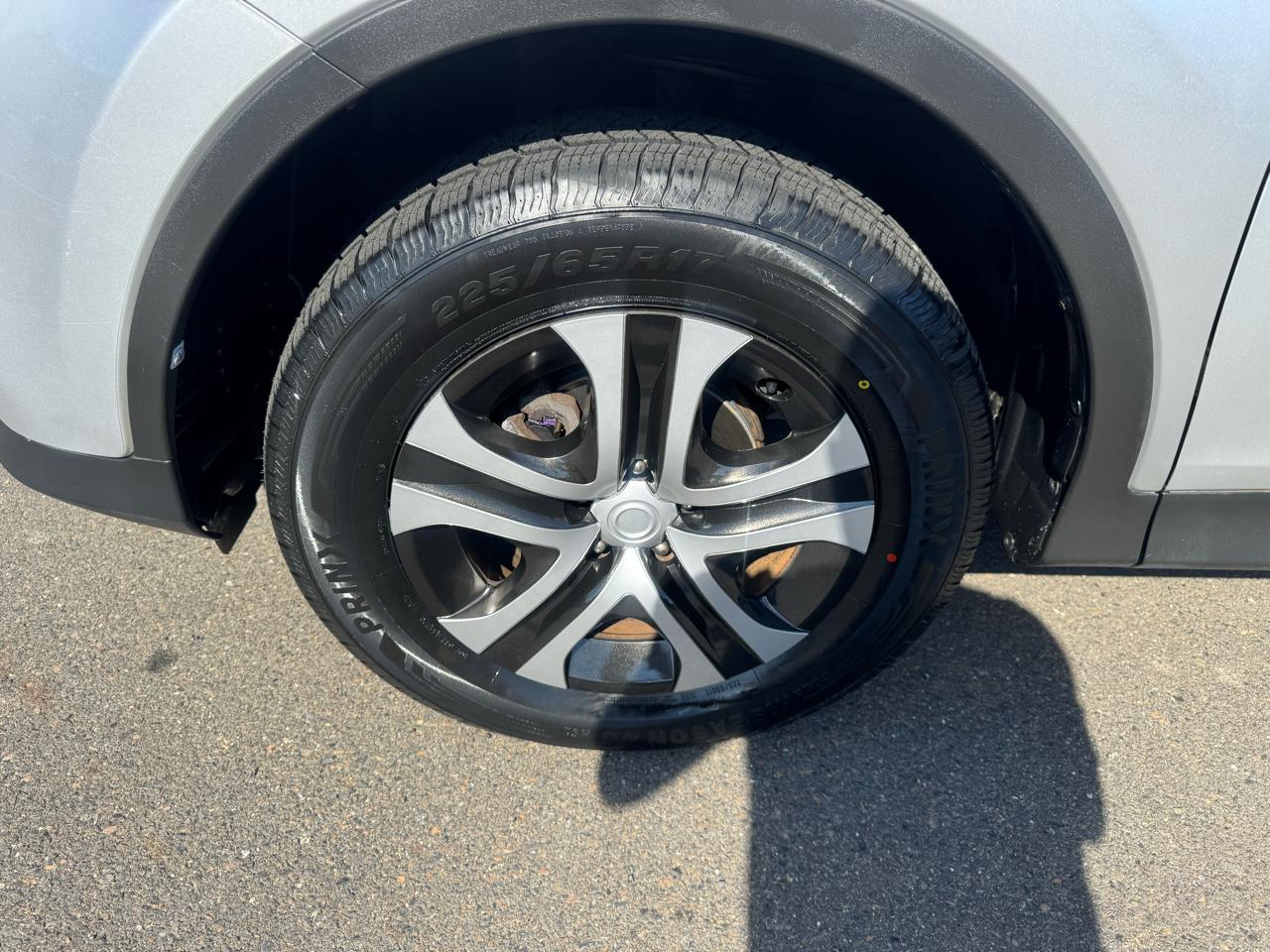 Toyota RAV4 AWD 4dr LE (Natl) 2015
