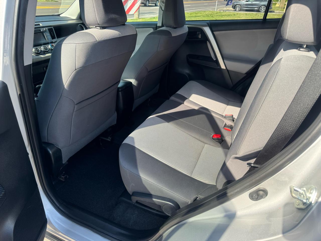 Toyota RAV4 AWD 4dr LE (Natl) 2015