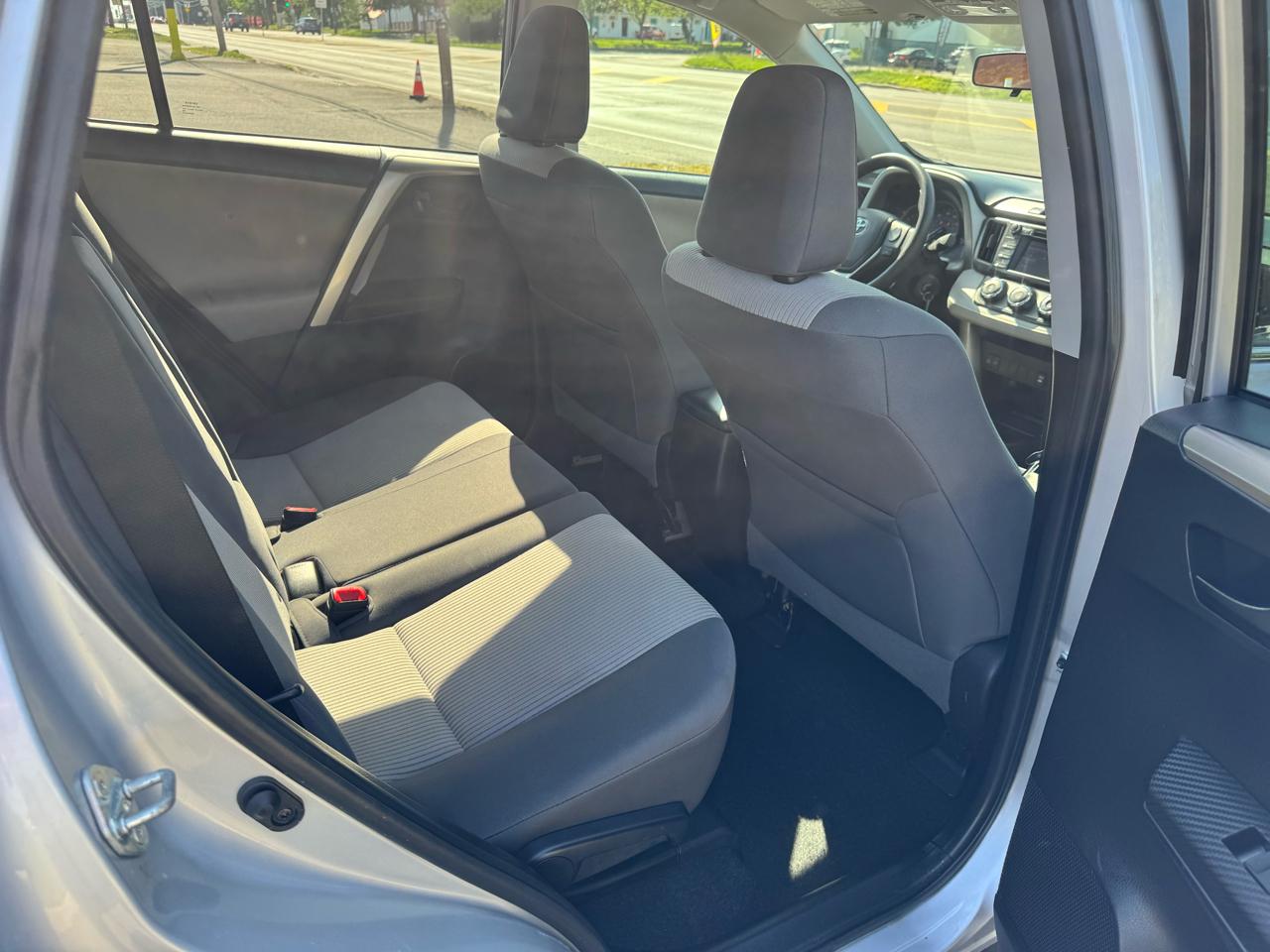 Toyota RAV4 AWD 4dr LE (Natl) 2015