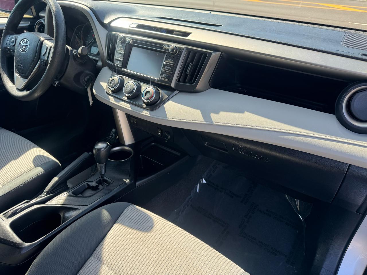 Toyota RAV4 AWD 4dr LE (Natl) 2015