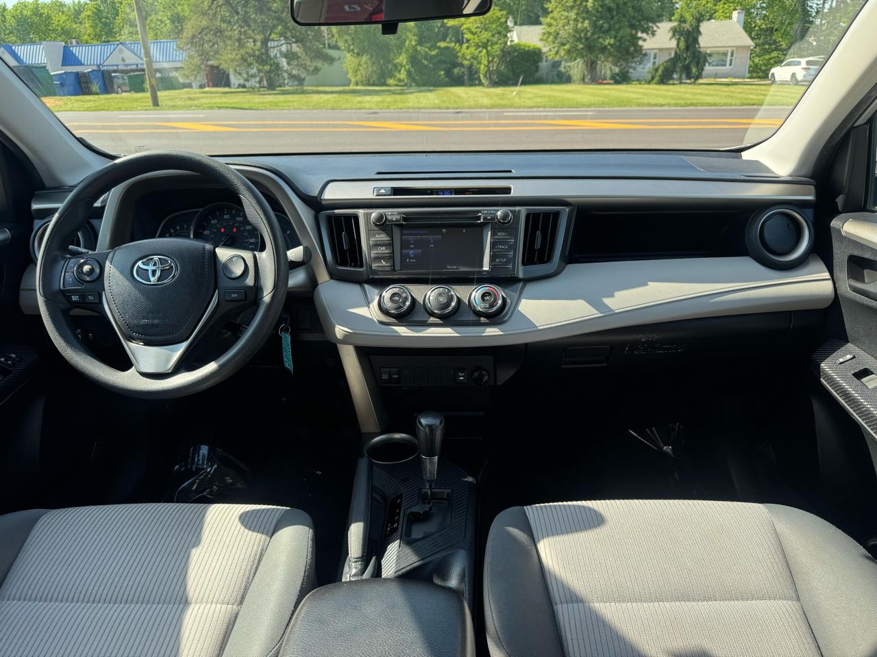 Toyota RAV4 AWD 4dr LE (Natl) 2015
