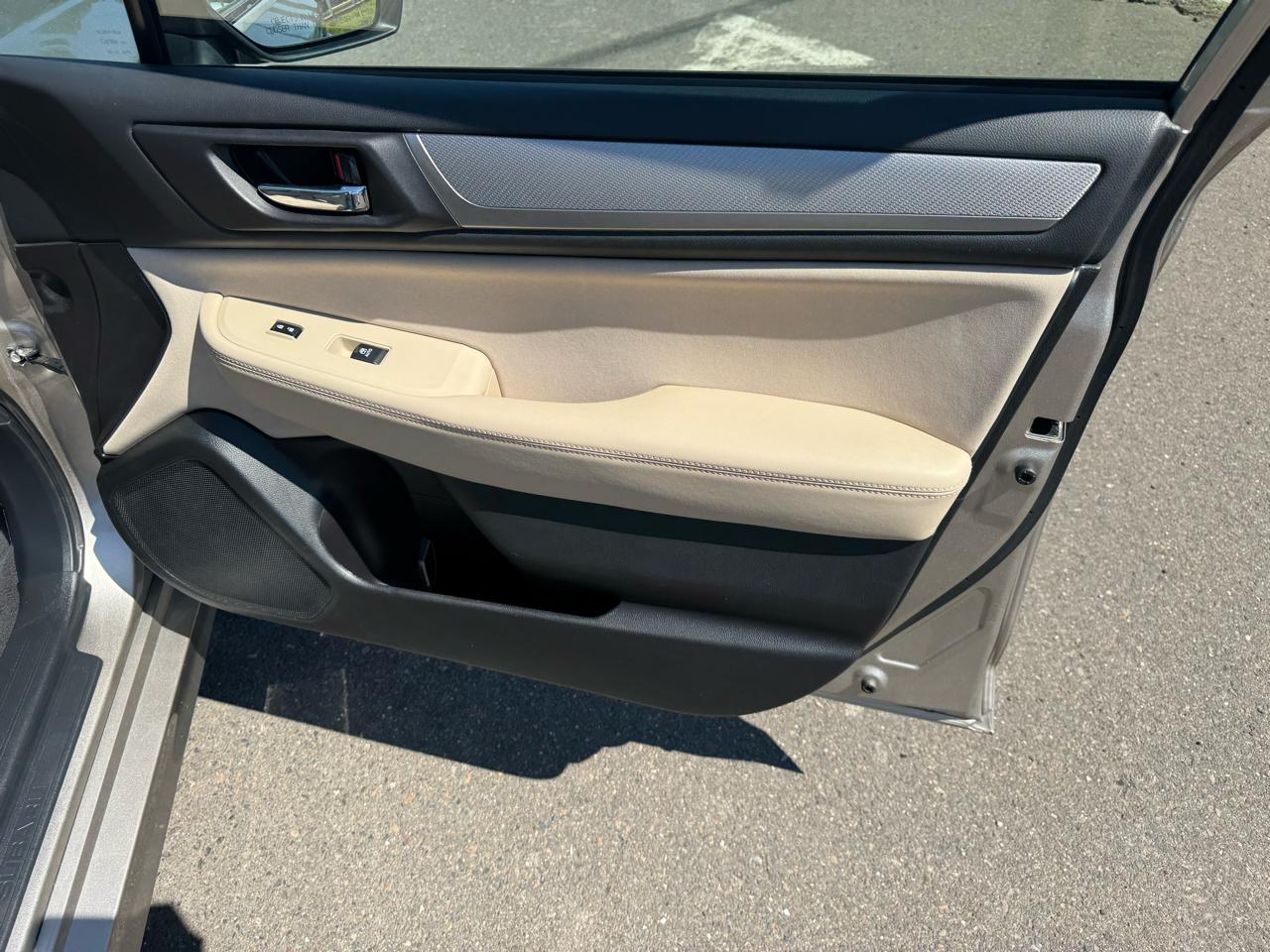 Subaru Legacy 4dr Sdn 2.5i Premium PZEV 2016