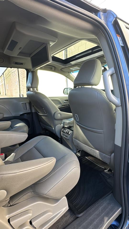 Toyota Sienna 5dr 8-Pass Van XLE Premium FWD (Natl) 2015