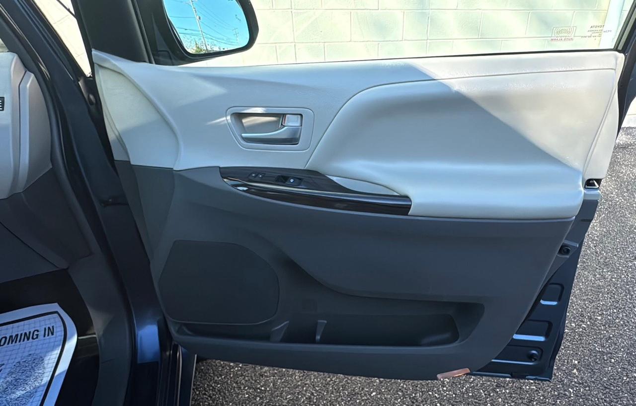 Toyota Sienna 5dr 8-Pass Van XLE Premium FWD (Natl) 2015