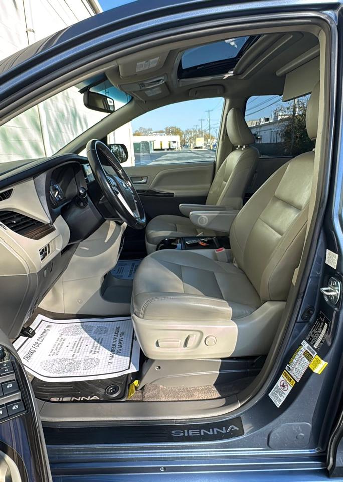 Toyota Sienna 5dr 8-Pass Van XLE Premium FWD (Natl) 2015
