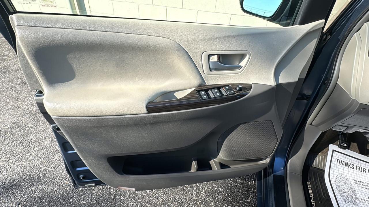 Toyota Sienna 5dr 8-Pass Van XLE Premium FWD (Natl) 2015