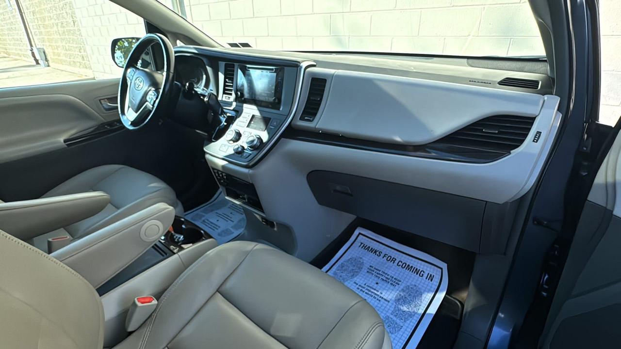 Toyota Sienna 5dr 8-Pass Van XLE Premium FWD (Natl) 2015
