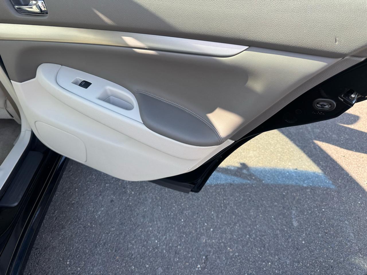 Infiniti G25 Sedan 4dr x AWD 2012