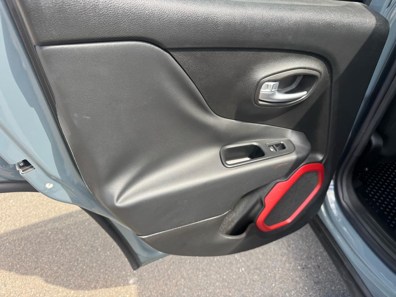 Jeep Renegade 4WD 4dr Trailhawk 2016