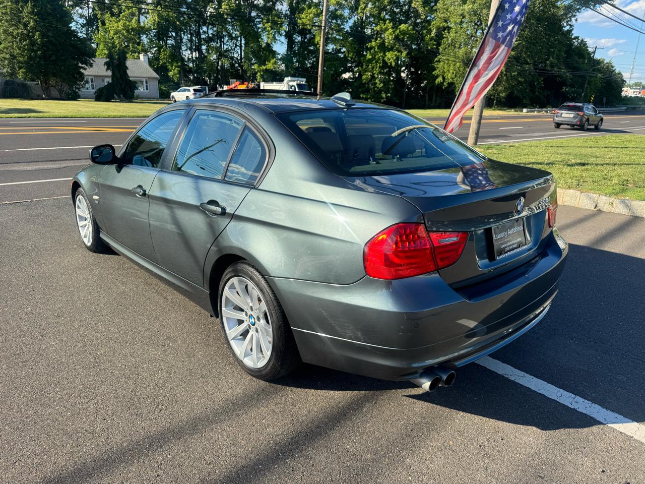 BMW 3 Series 4dr Sdn 328i xDrive AWD SULEV 2011