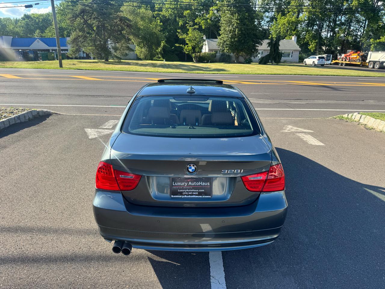 BMW 3 Series 4dr Sdn 328i xDrive AWD SULEV 2011