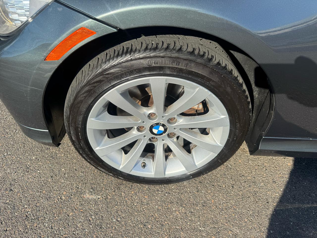 BMW 3 Series 4dr Sdn 328i xDrive AWD SULEV 2011