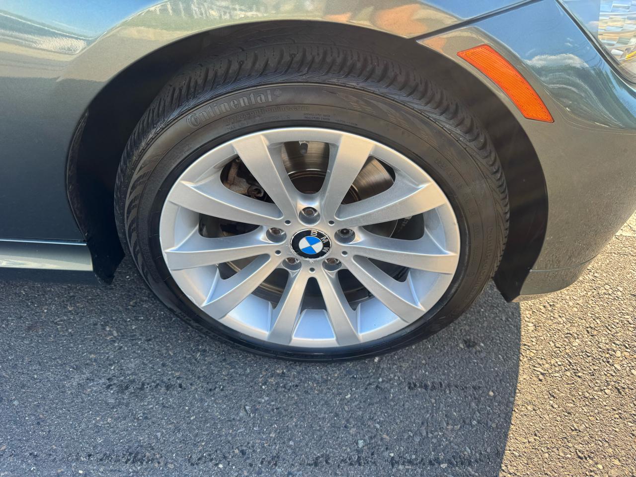 BMW 3 Series 4dr Sdn 328i xDrive AWD SULEV 2011