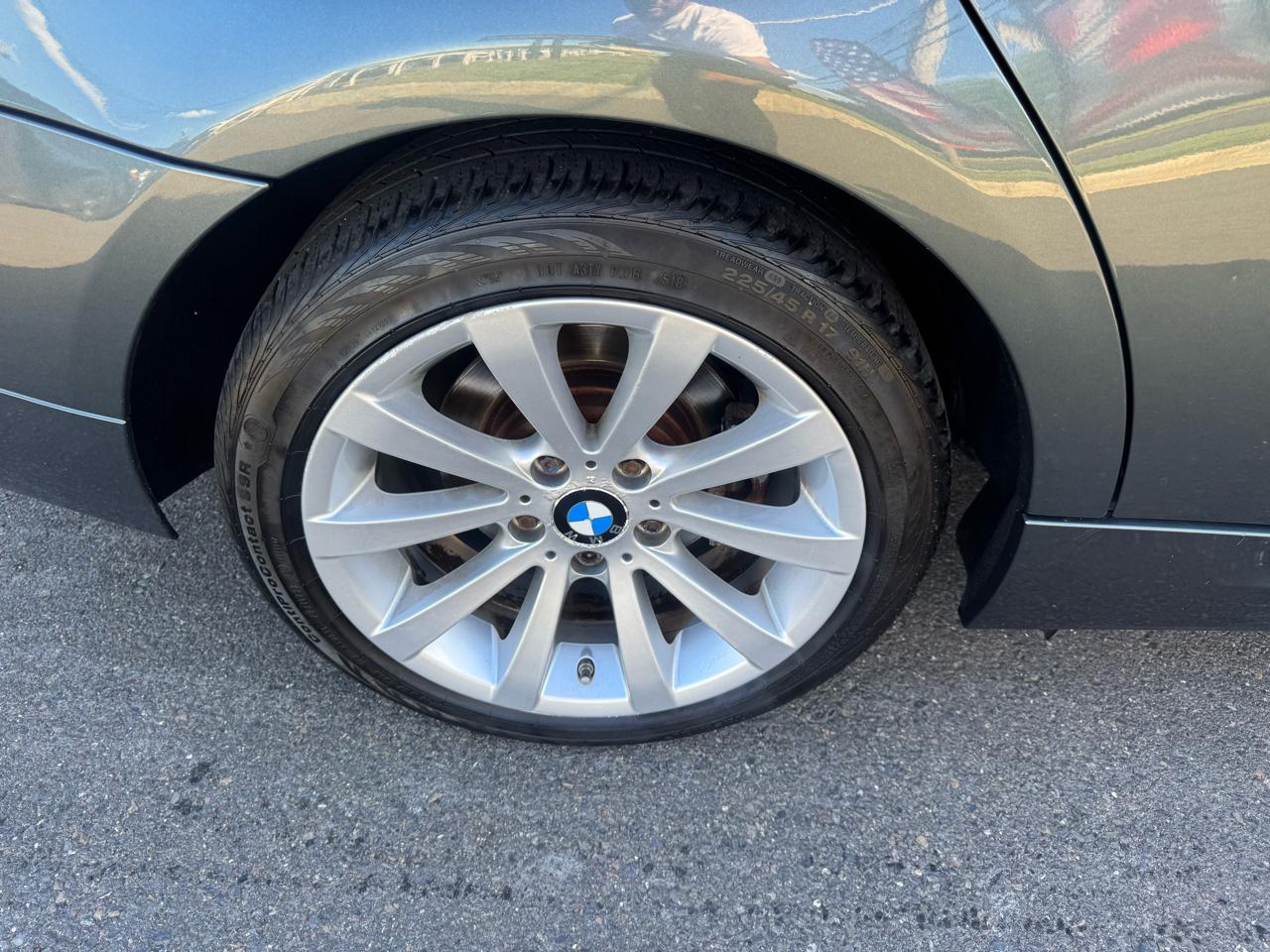 BMW 3 Series 4dr Sdn 328i xDrive AWD SULEV 2011