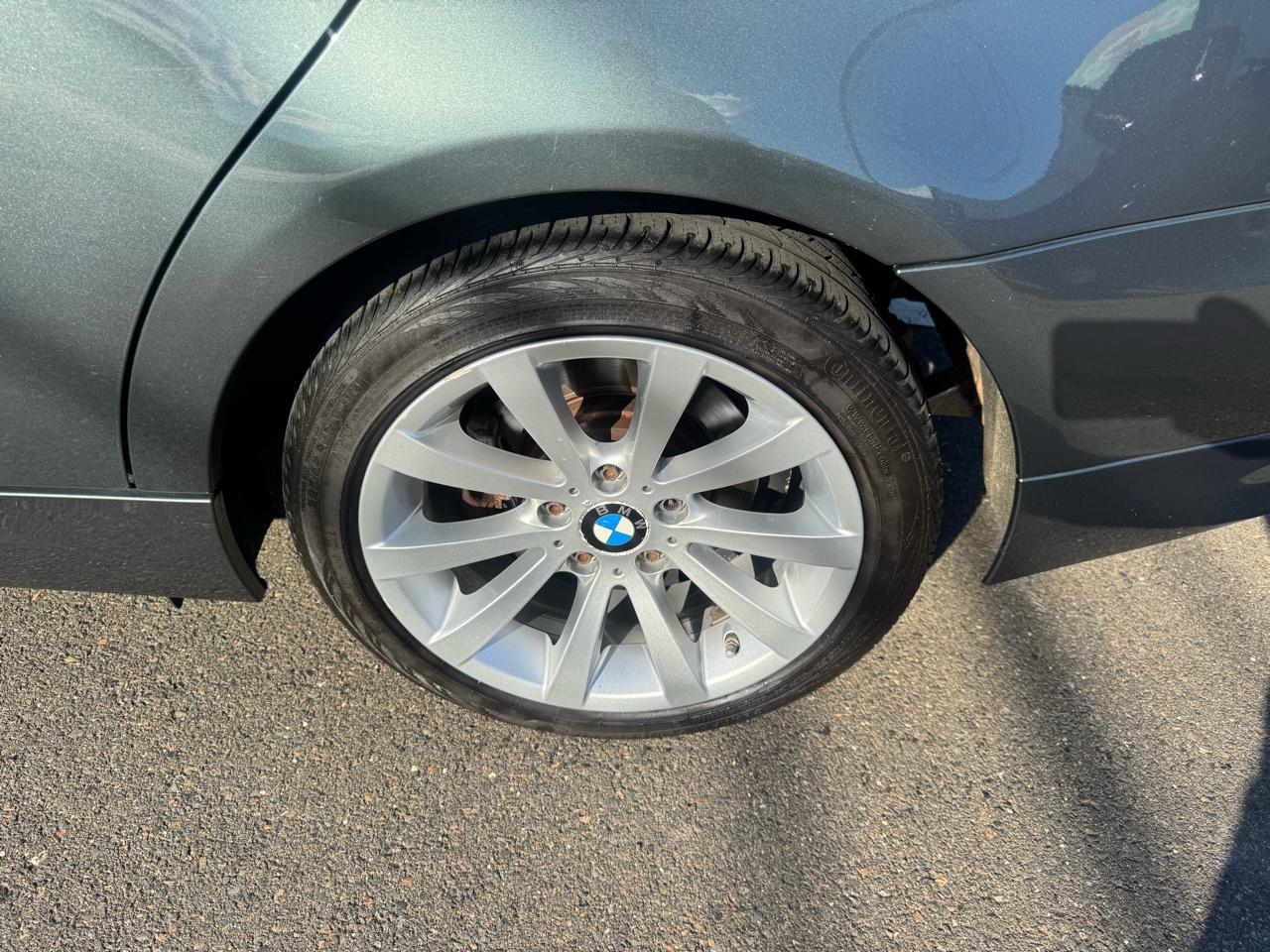 BMW 3 Series 4dr Sdn 328i xDrive AWD SULEV 2011