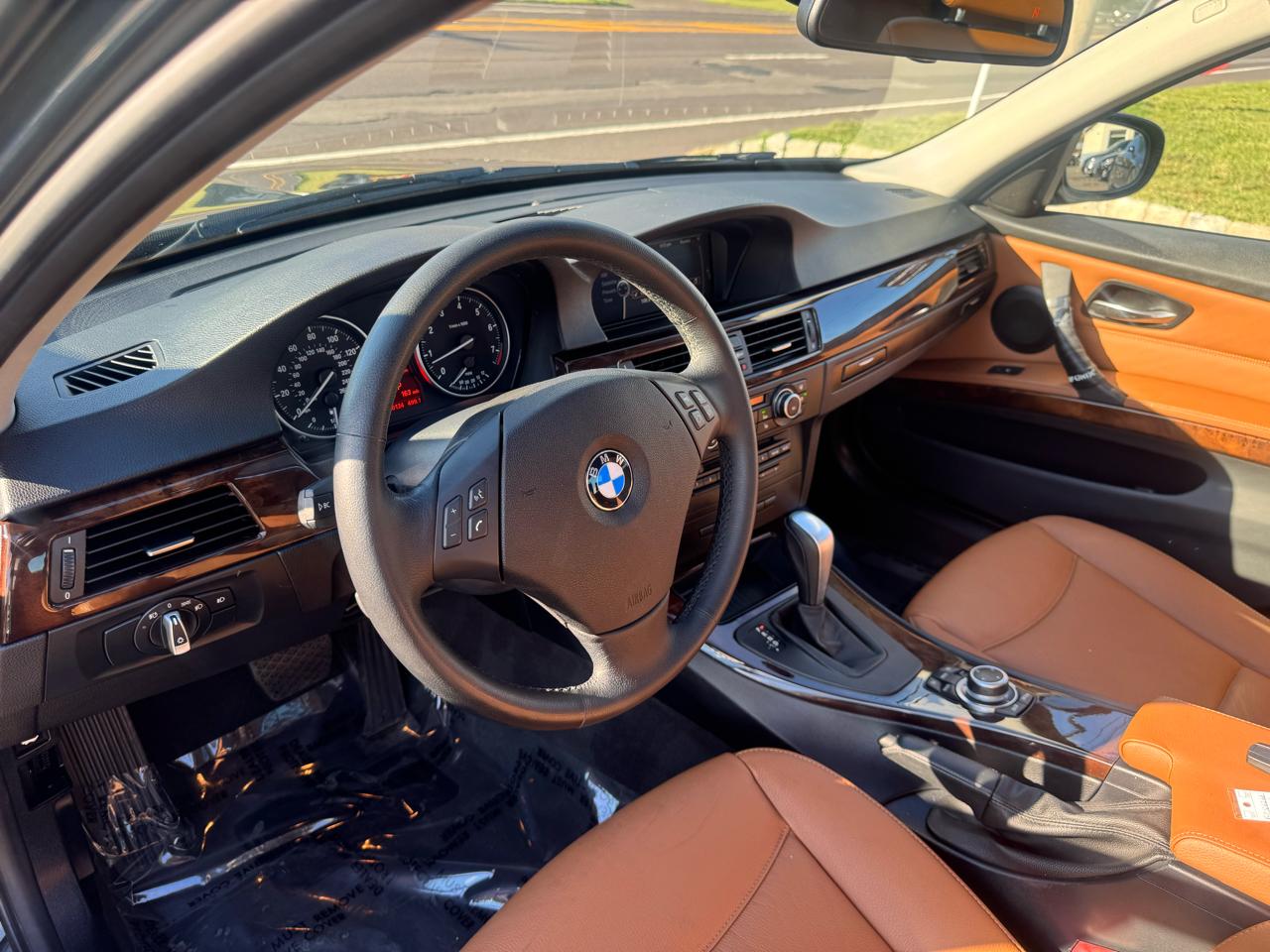 BMW 3 Series 4dr Sdn 328i xDrive AWD SULEV 2011