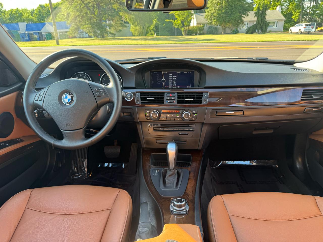 BMW 3 Series 4dr Sdn 328i xDrive AWD SULEV 2011