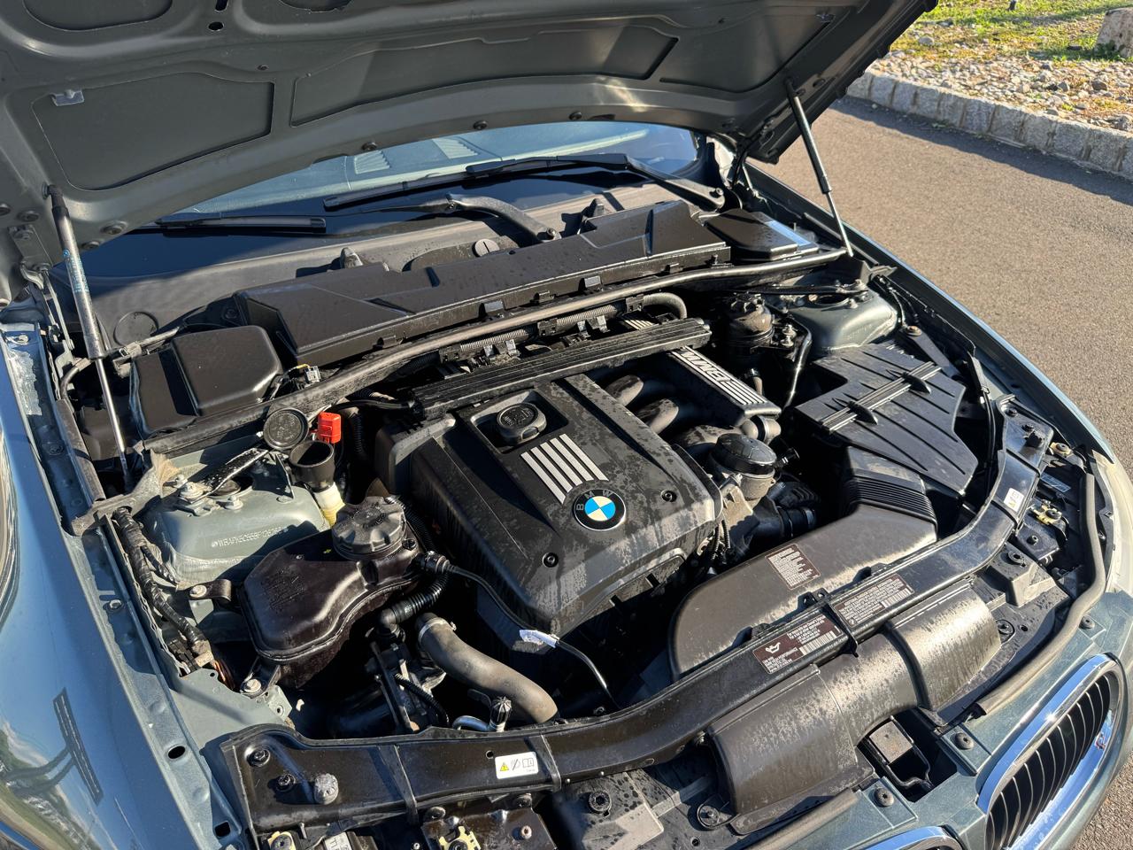 BMW 3 Series 4dr Sdn 328i xDrive AWD SULEV 2011