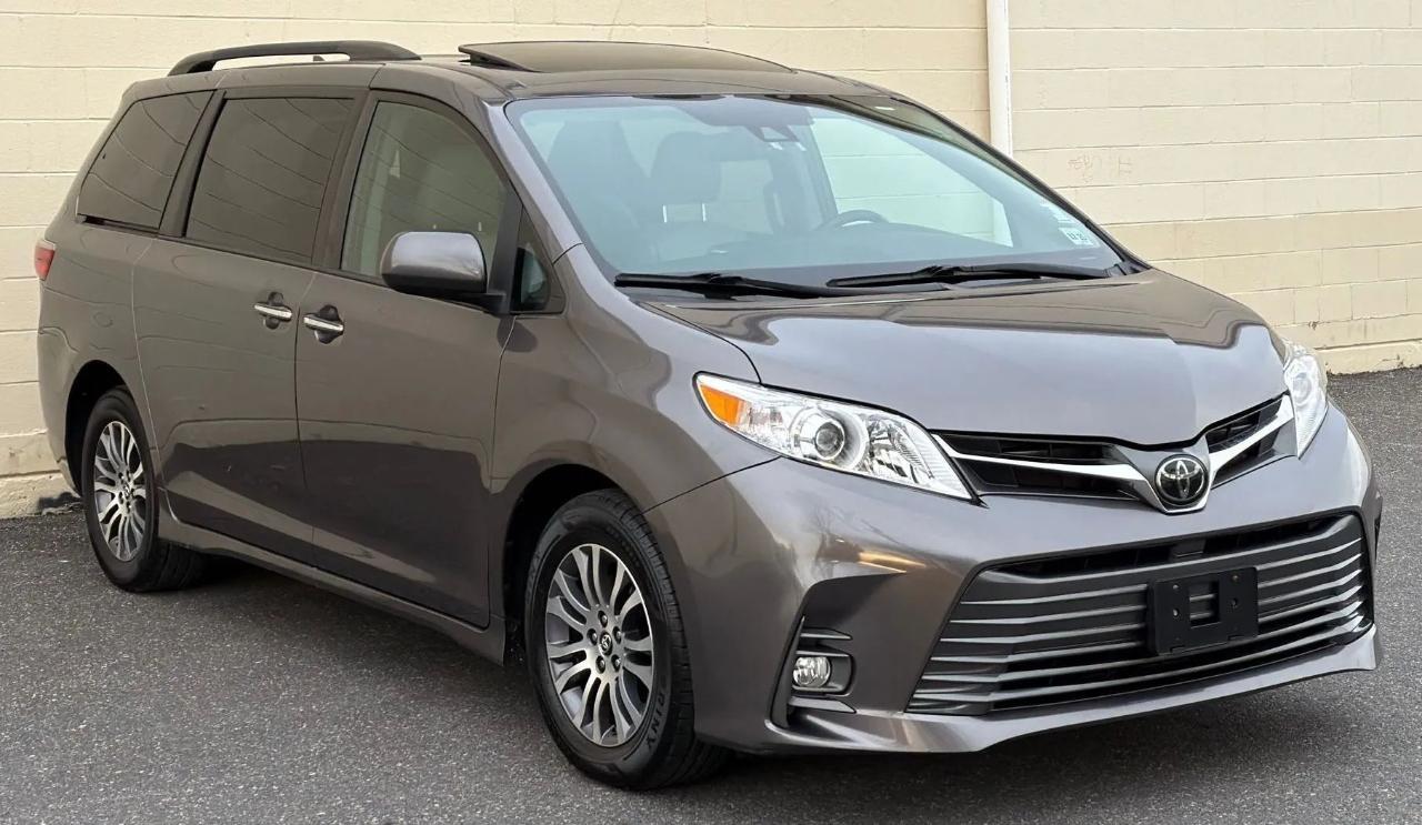Toyota Sienna XLE Auto Access Seat FWD 7-Passenger (Natl) 2020