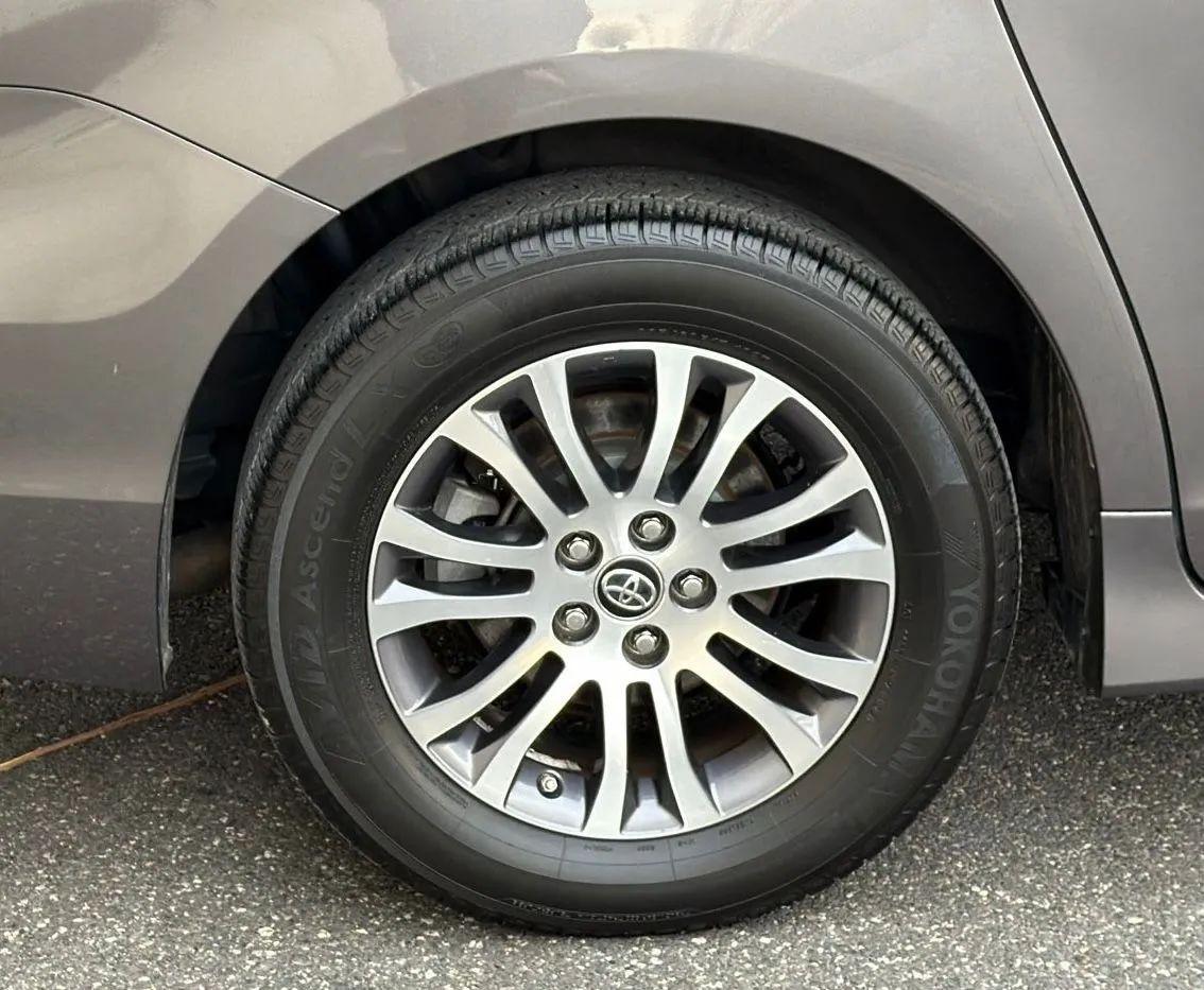 Toyota Sienna XLE Auto Access Seat FWD 7-Passenger (Natl) 2020