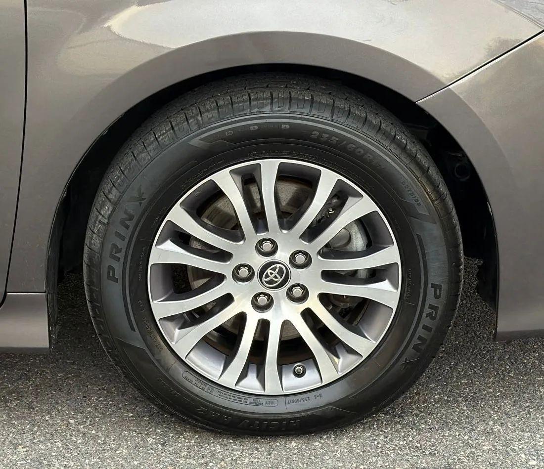 Toyota Sienna XLE Auto Access Seat FWD 7-Passenger (Natl) 2020