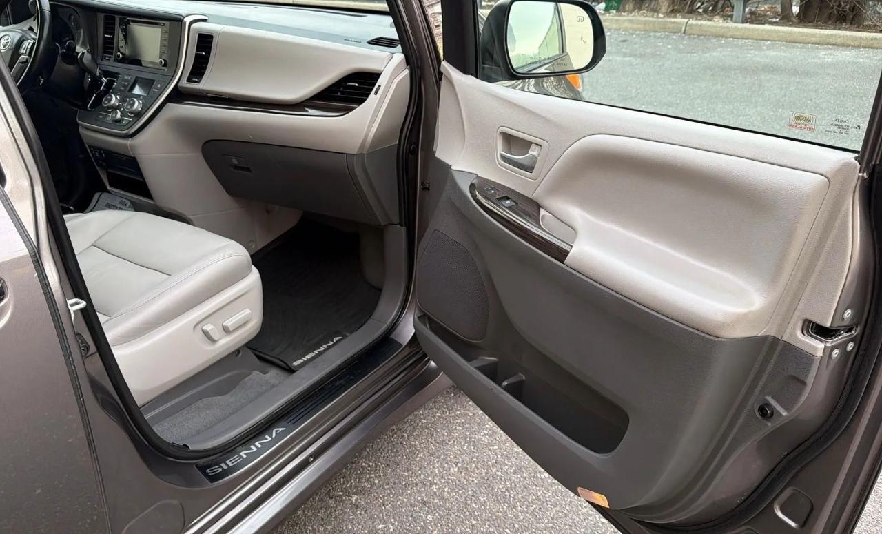 Toyota Sienna XLE Auto Access Seat FWD 7-Passenger (Natl) 2020