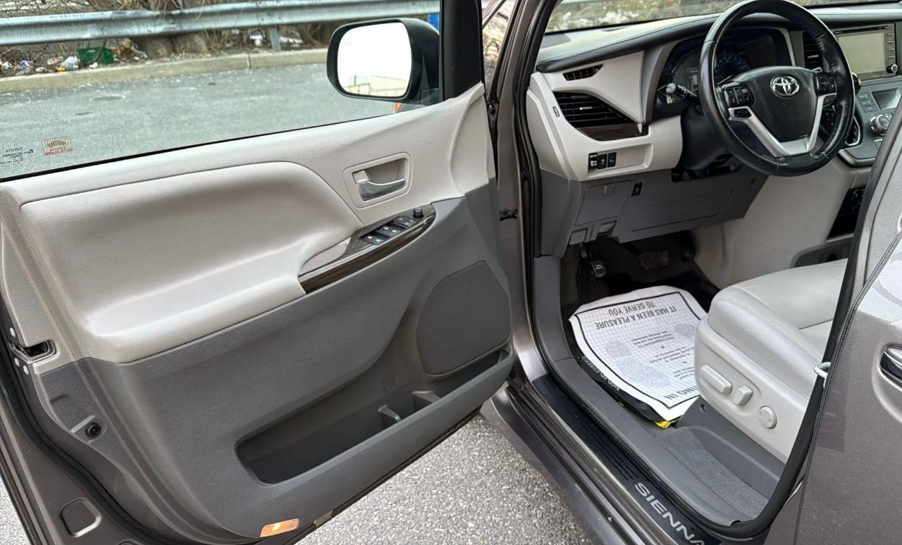 Toyota Sienna XLE Auto Access Seat FWD 7-Passenger (Natl) 2020