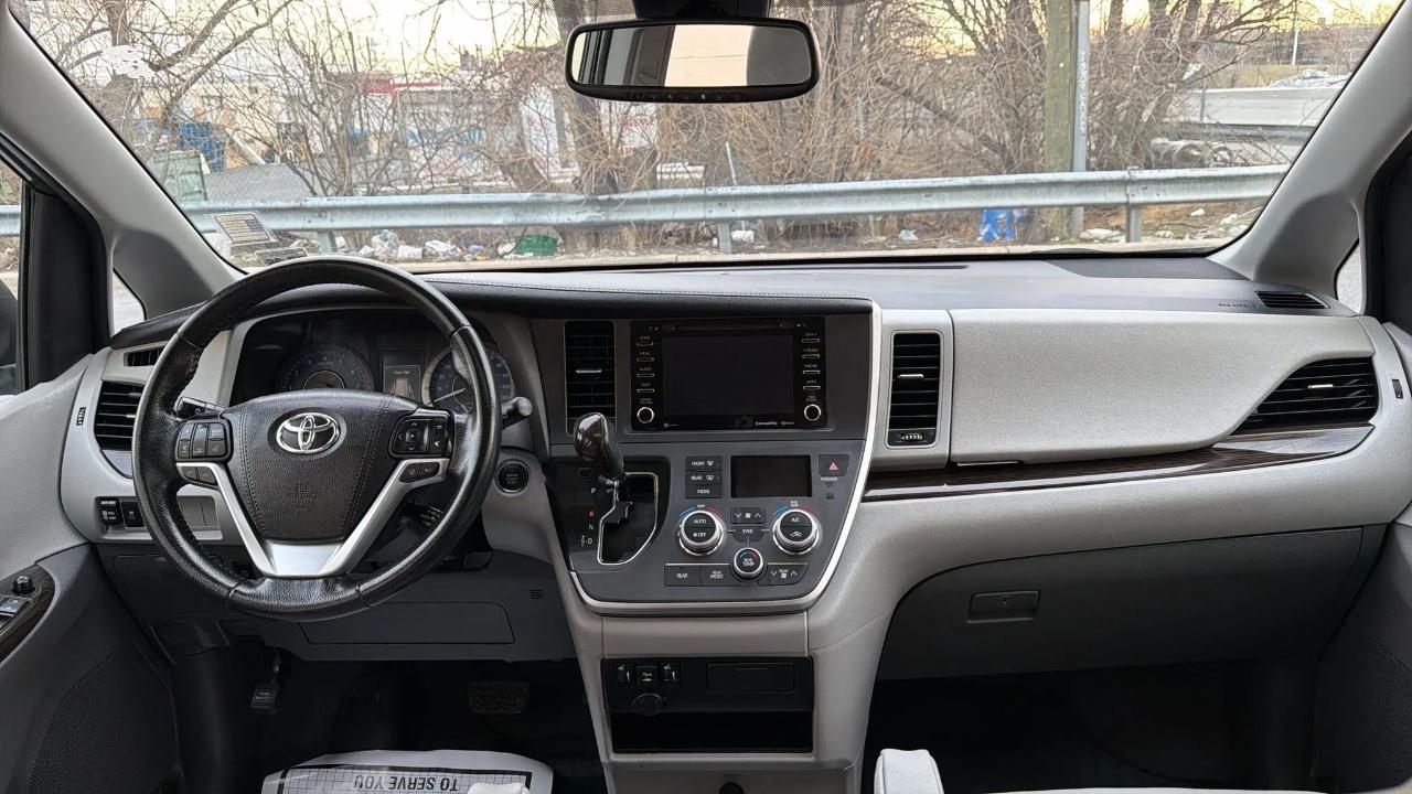 Toyota Sienna XLE Auto Access Seat FWD 7-Passenger (Natl) 2020