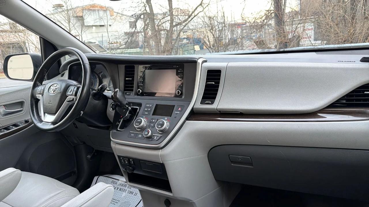 Toyota Sienna XLE Auto Access Seat FWD 7-Passenger (Natl) 2020