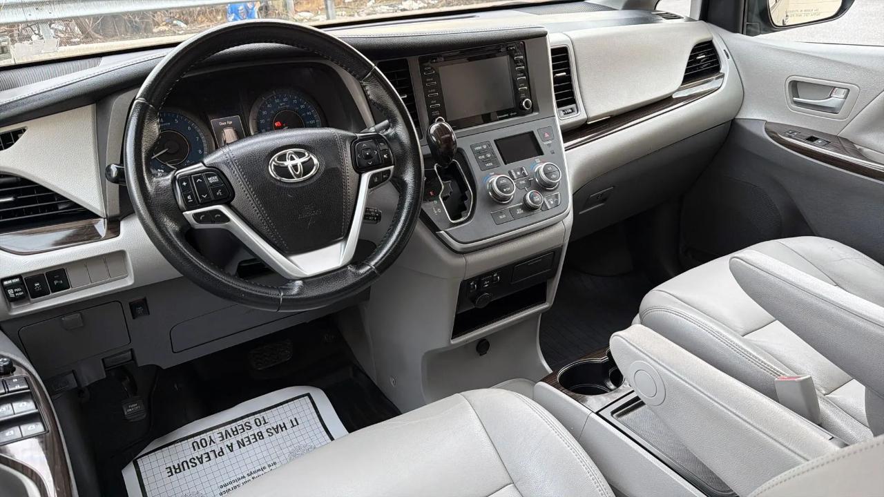 Toyota Sienna XLE Auto Access Seat FWD 7-Passenger (Natl) 2020