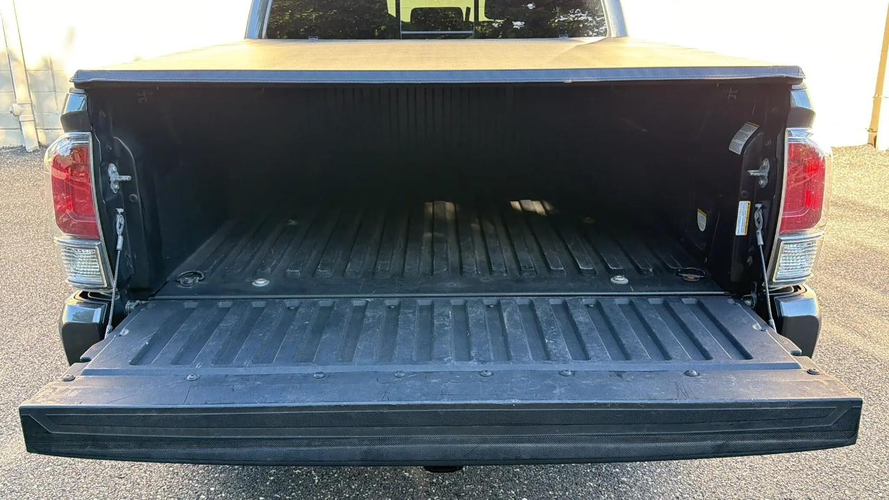 Toyota Tacoma 4WD TRD Off Road Double Cab 5' Bed V6 MT (Natl) 2020