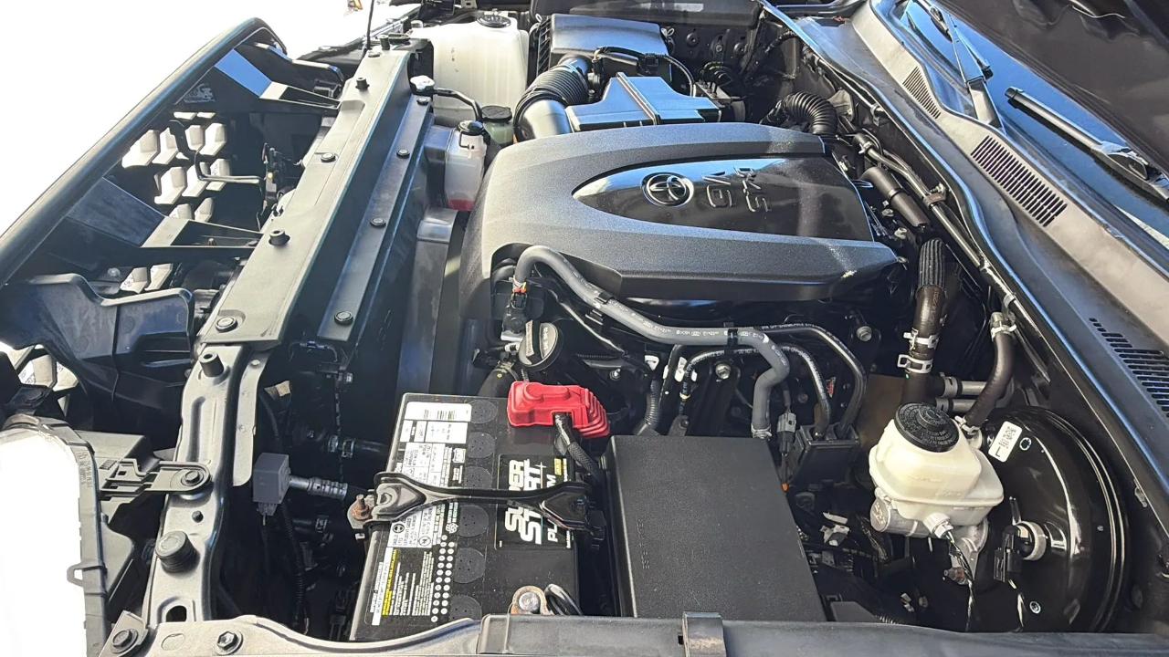 Toyota Tacoma 4WD TRD Off Road Double Cab 5' Bed V6 MT (Natl) 2020